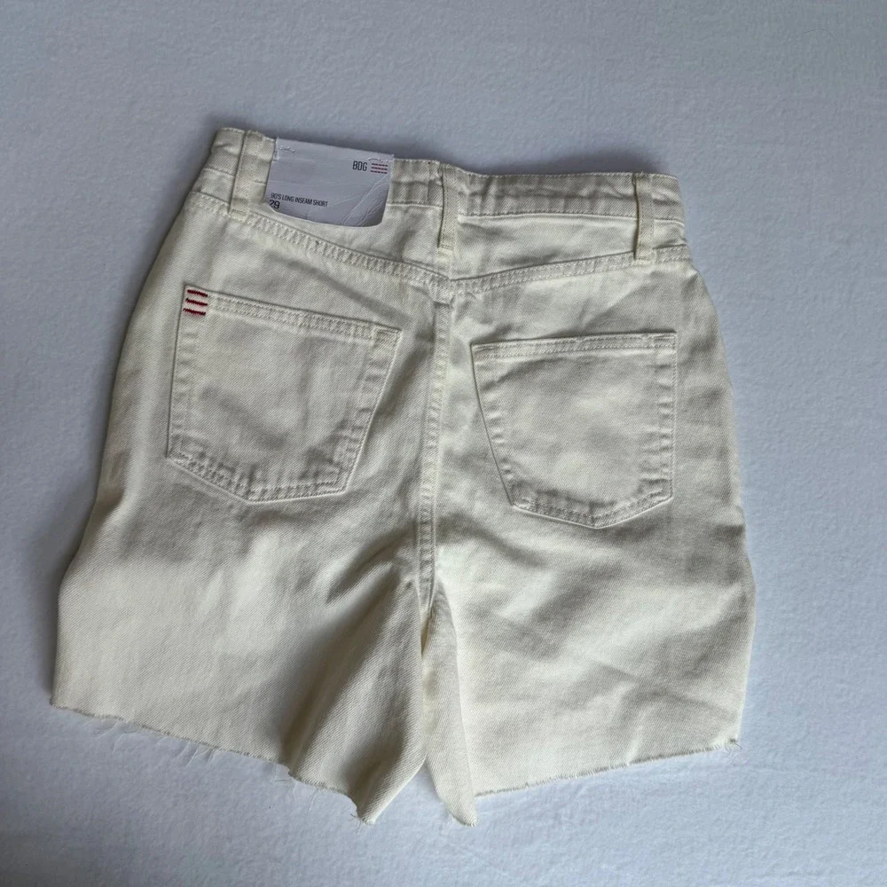 BDG Urban Outfitters 90s Long Inseam Short Cream Denim Womens Size 29 NWT